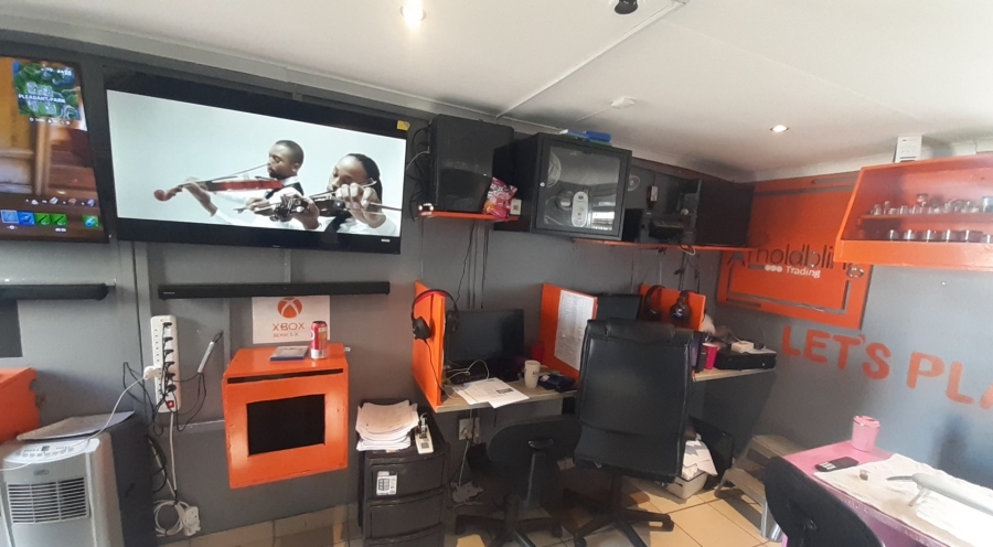 5 Bedroom Property for Sale in Lourierpark Free State